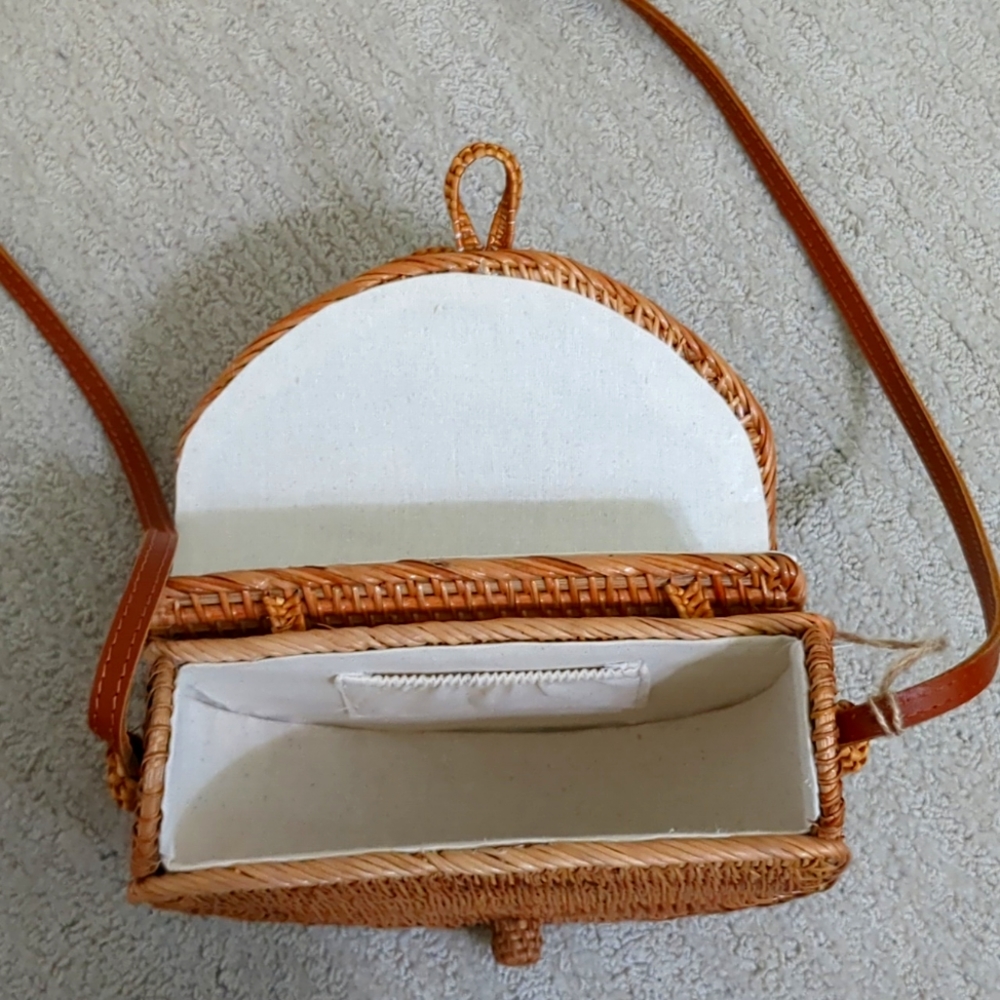 Wicker Purse - Picture 3 of 4